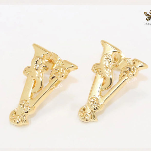 Alphabet V studs with floral details- small 20MM