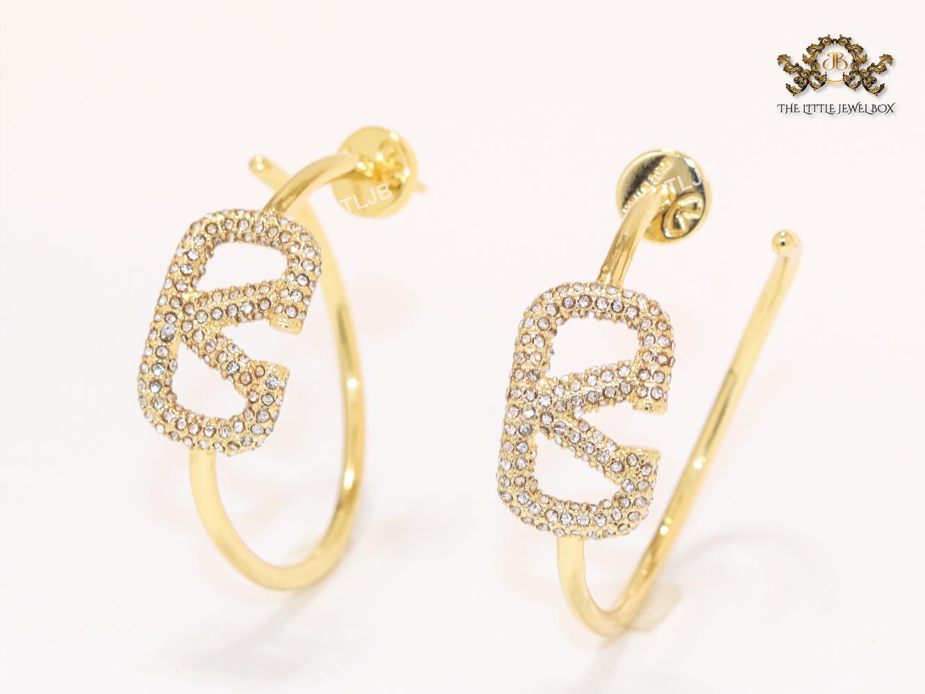 Alphabet V with cz sleek hoops