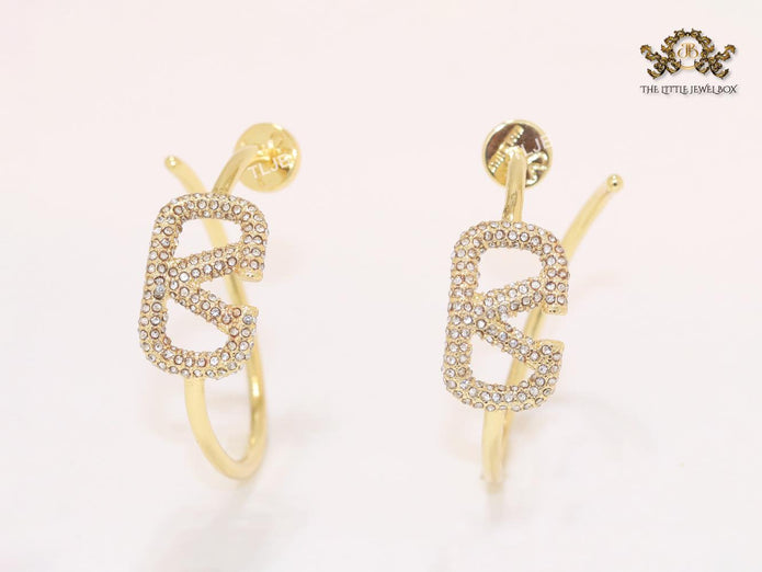 Alphabet V with cz sleek hoops