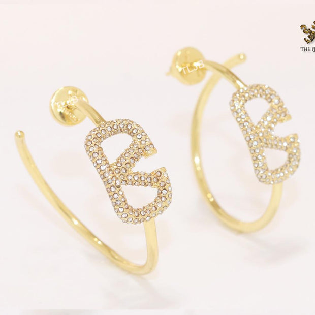 Alphabet V with cz sleek hoops