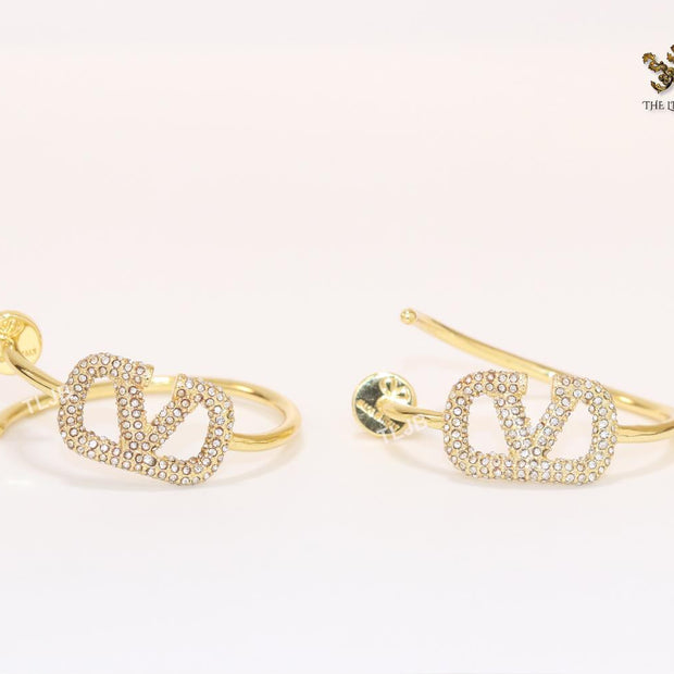 Alphabet V with cz sleek hoops