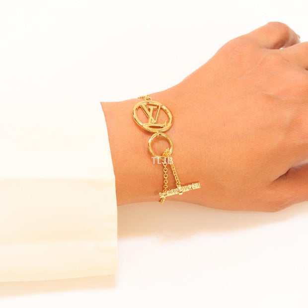 Alphabet L and V sleek bracelet