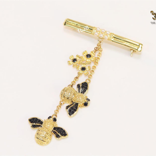 Gold bee hangings brooch