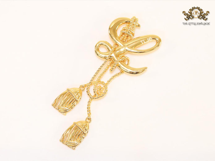 Alphabet LW gold hangings brooch