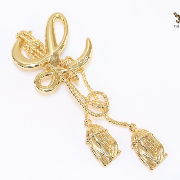 Alphabet LW gold hangings brooch