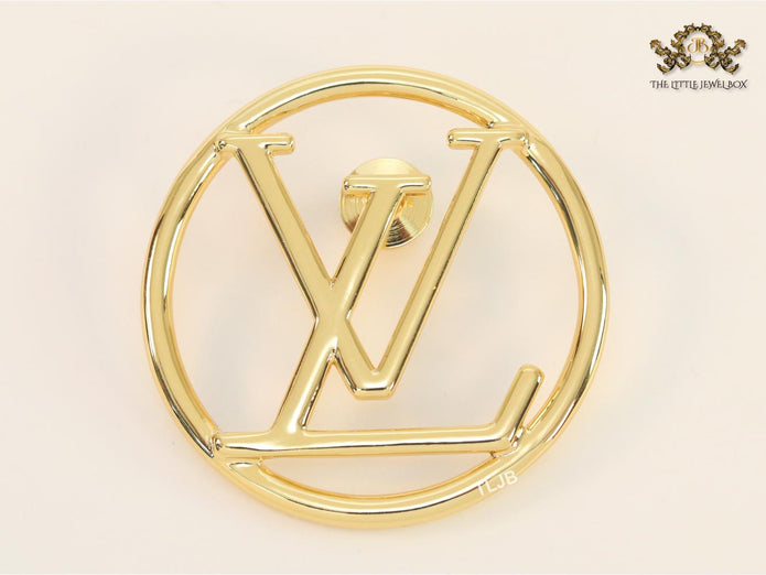 Alphabet L gold round brooch
