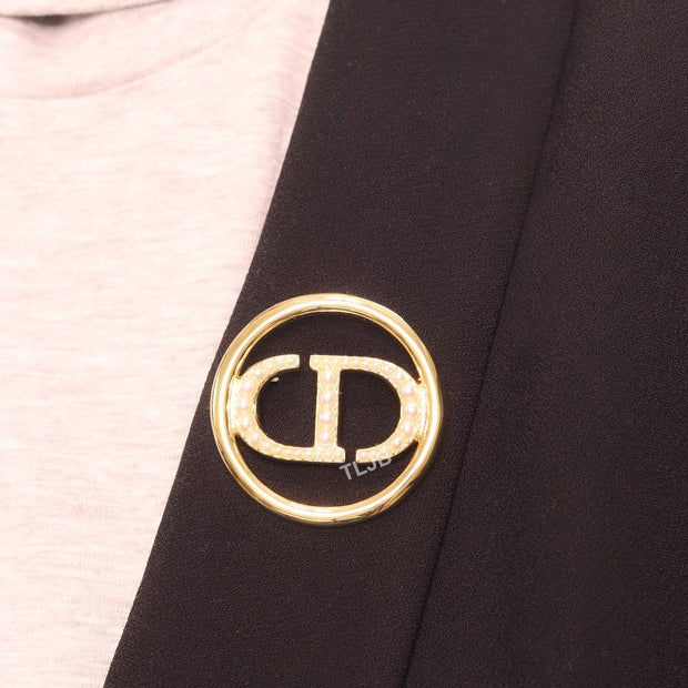 Alphabet CD gold & pearl round brooch