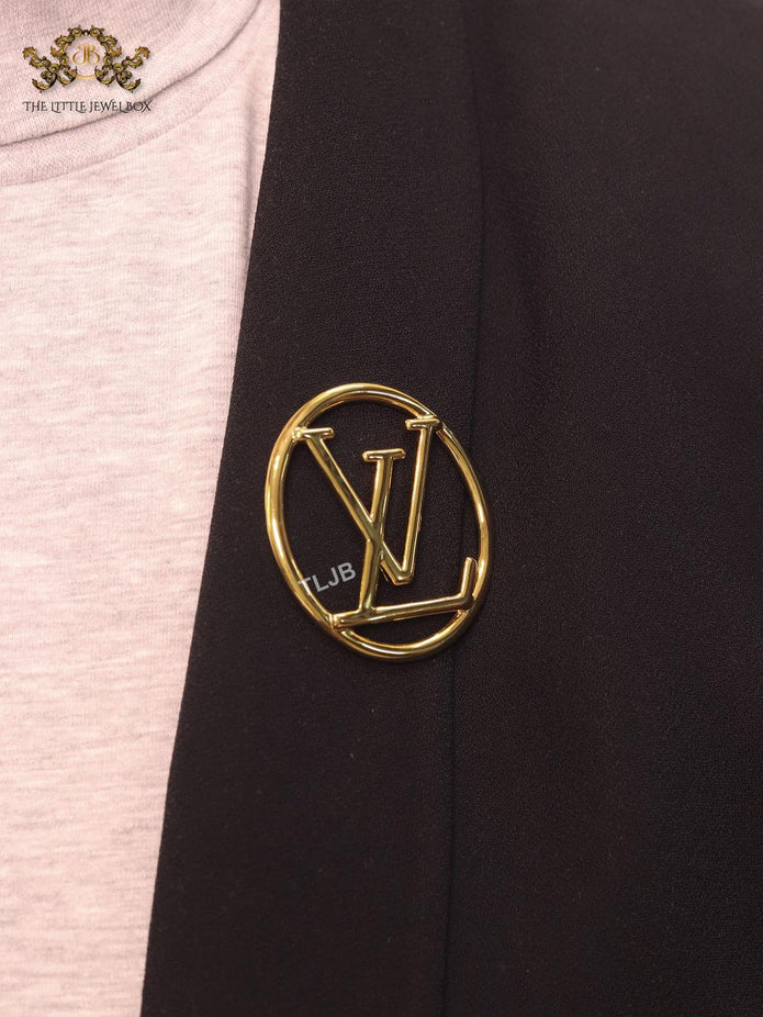 Alphabet L gold round brooch