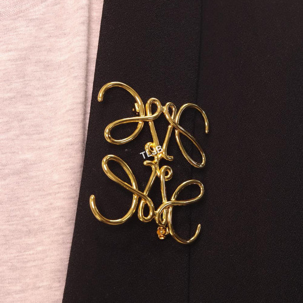 Alphabet LW Plain sleek brooch