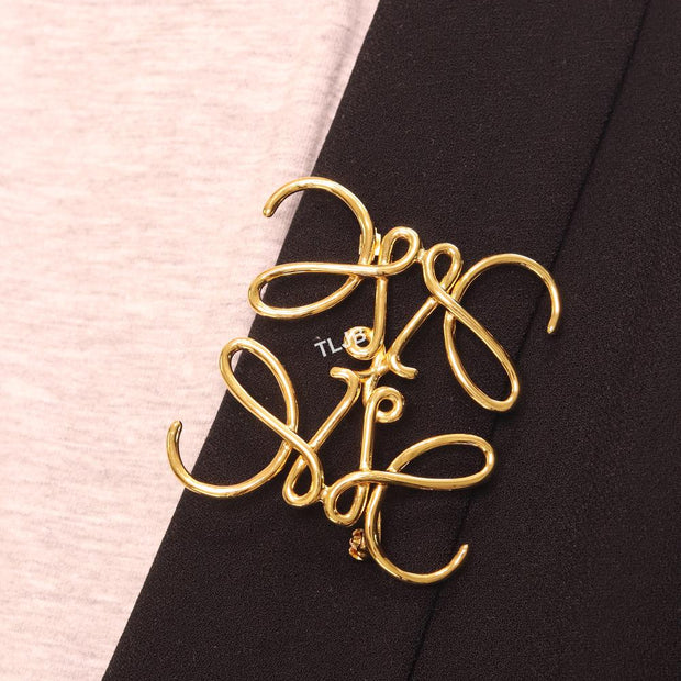 Alphabet LW Plain sleek brooch