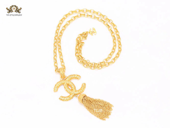 Double C tassel gold sleek chain