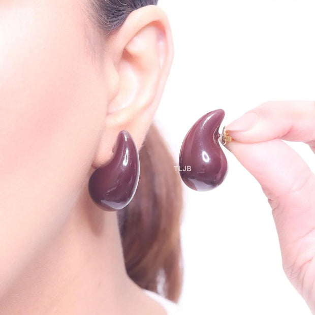 Teardrop brown enamel studs