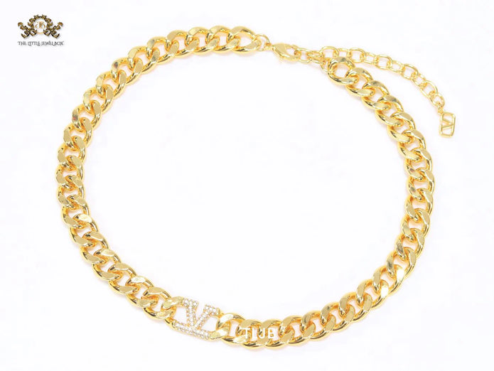 Alphabet V link chain necklace