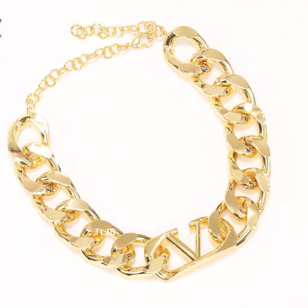 Open V link Choker
