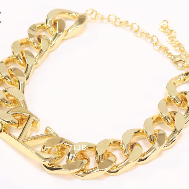 Open V link Choker