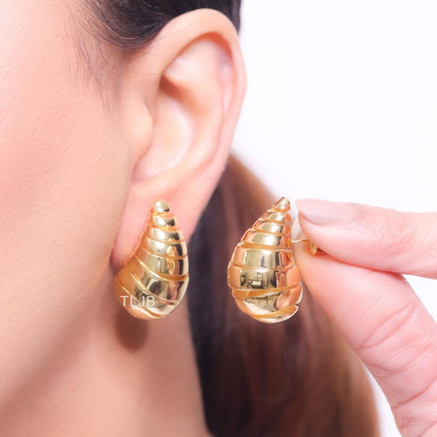 Teardrop gold swirl studs - Medium 30mm