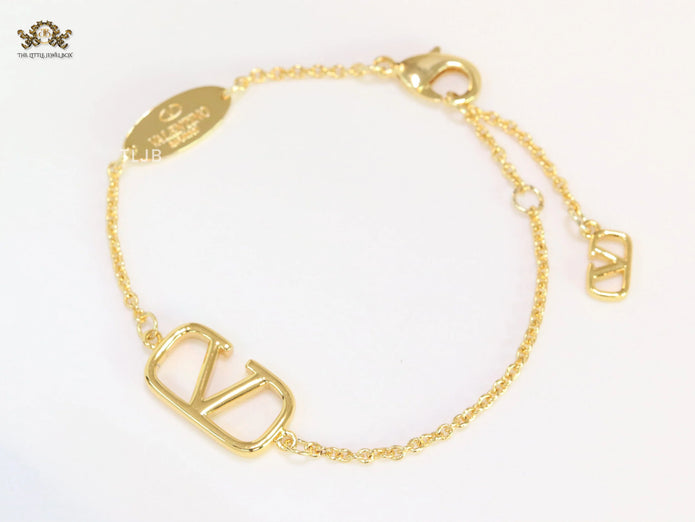 Open V sleek chain bracelet