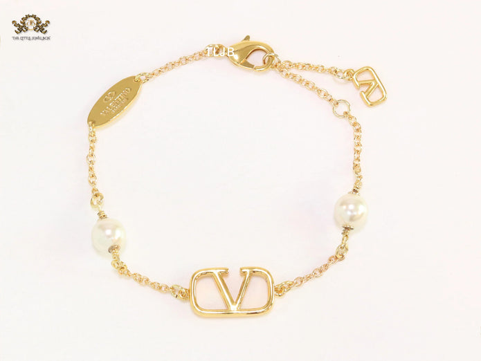 Open V sleek chain bracelet