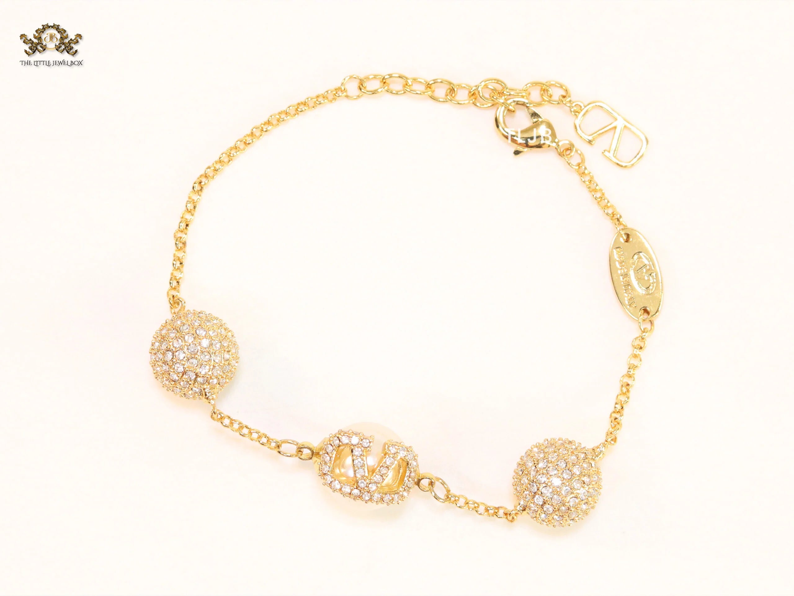 Alphabet V cz ball bracelet