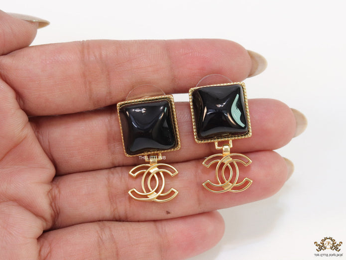 Black stone square earrings with twin C motif in gold plating