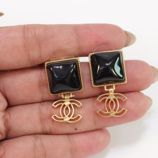 Black stone square earrings with twin C motif in gold plating