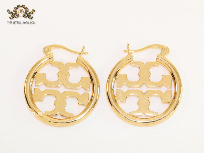 Alphabet T gold small hoops 27 mm