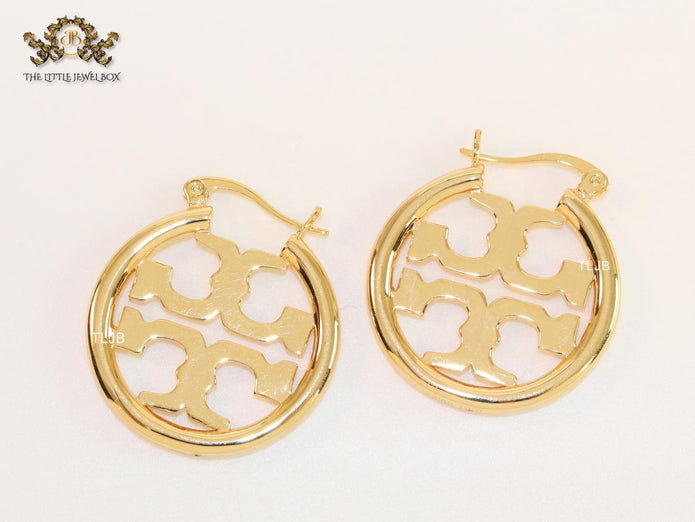 Alphabet T gold small hoops 27 mm