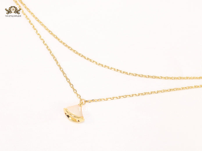 Alphabet B  sleek chain bracelet white
