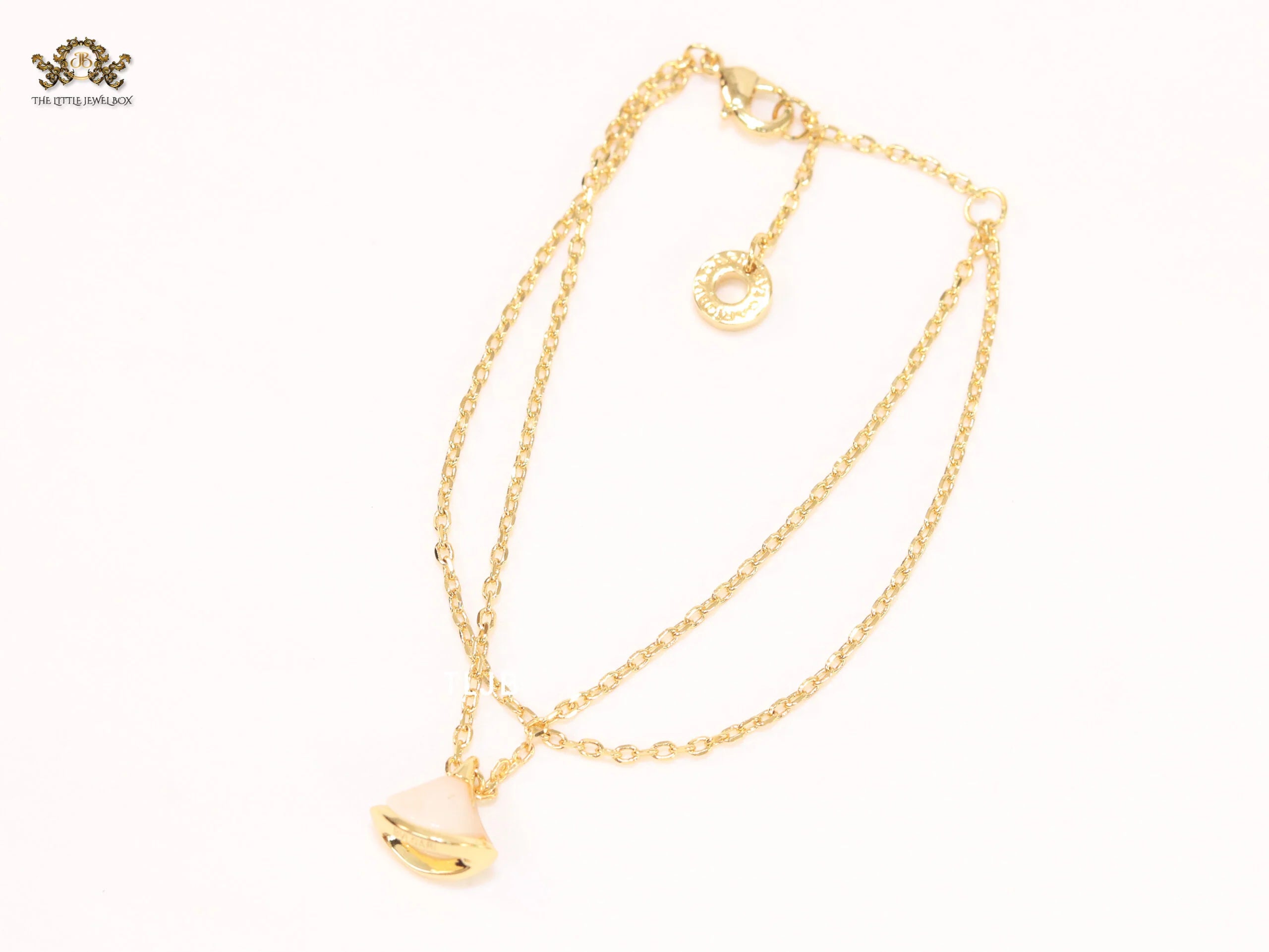 Alphabet B  sleek chain bracelet white