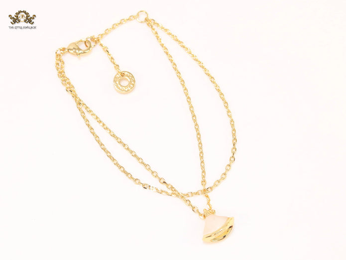 Alphabet B  sleek chain bracelet white