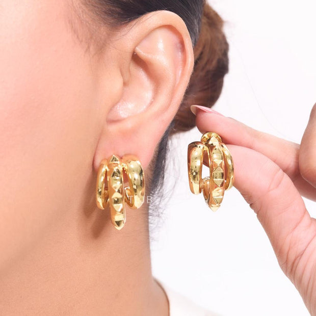 Alphabet V Chunky gold hoops