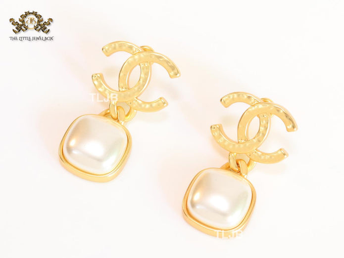 Double C pearl and gold earrings