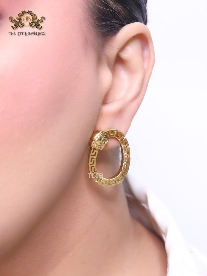 Medusa round gold studs