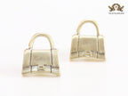 Alphabet B bag studs in platinum finish