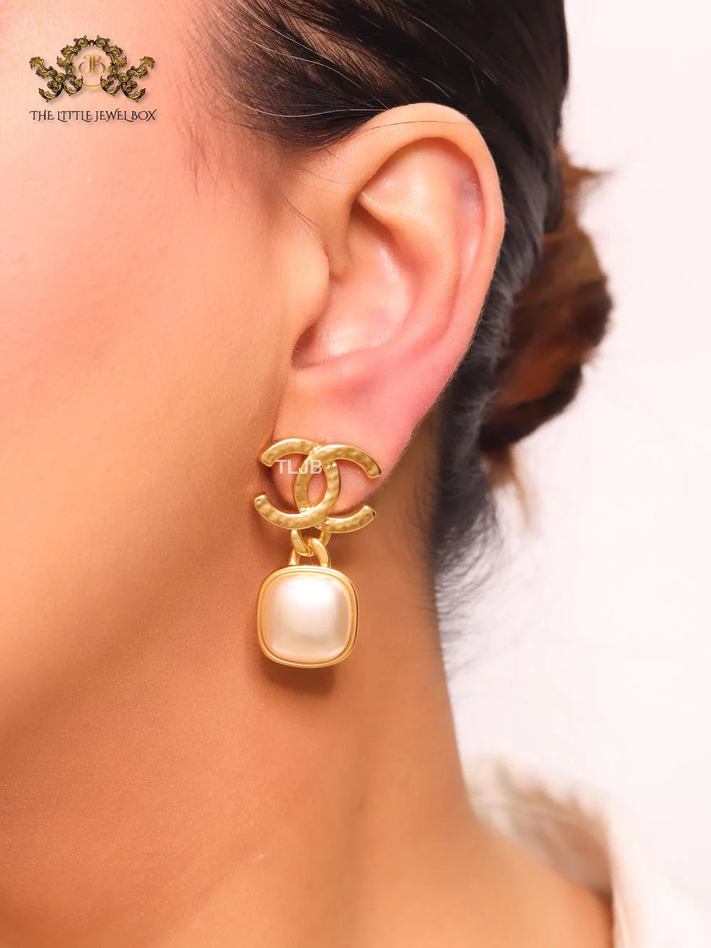 Double C pearl and gold earrings