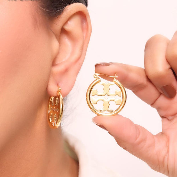 Alphabet T gold small hoops 27 mm