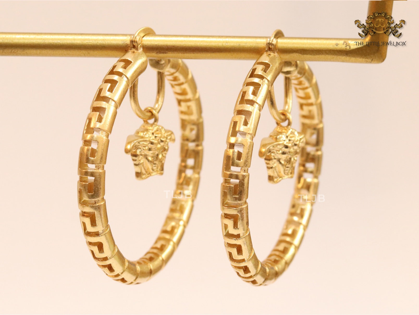 Medusa drop hoops
