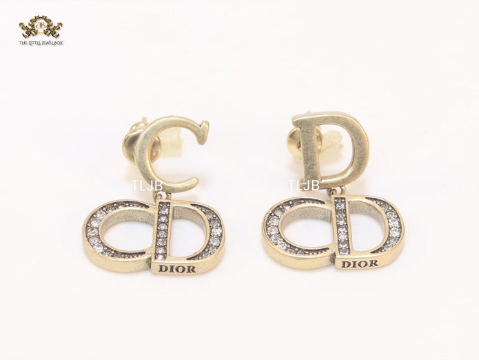 Alphabet CD antique gold studs