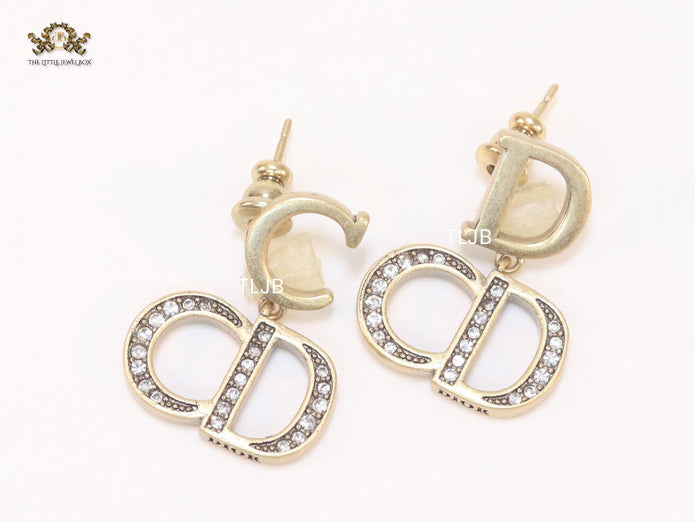 Alphabet CD antique gold studs