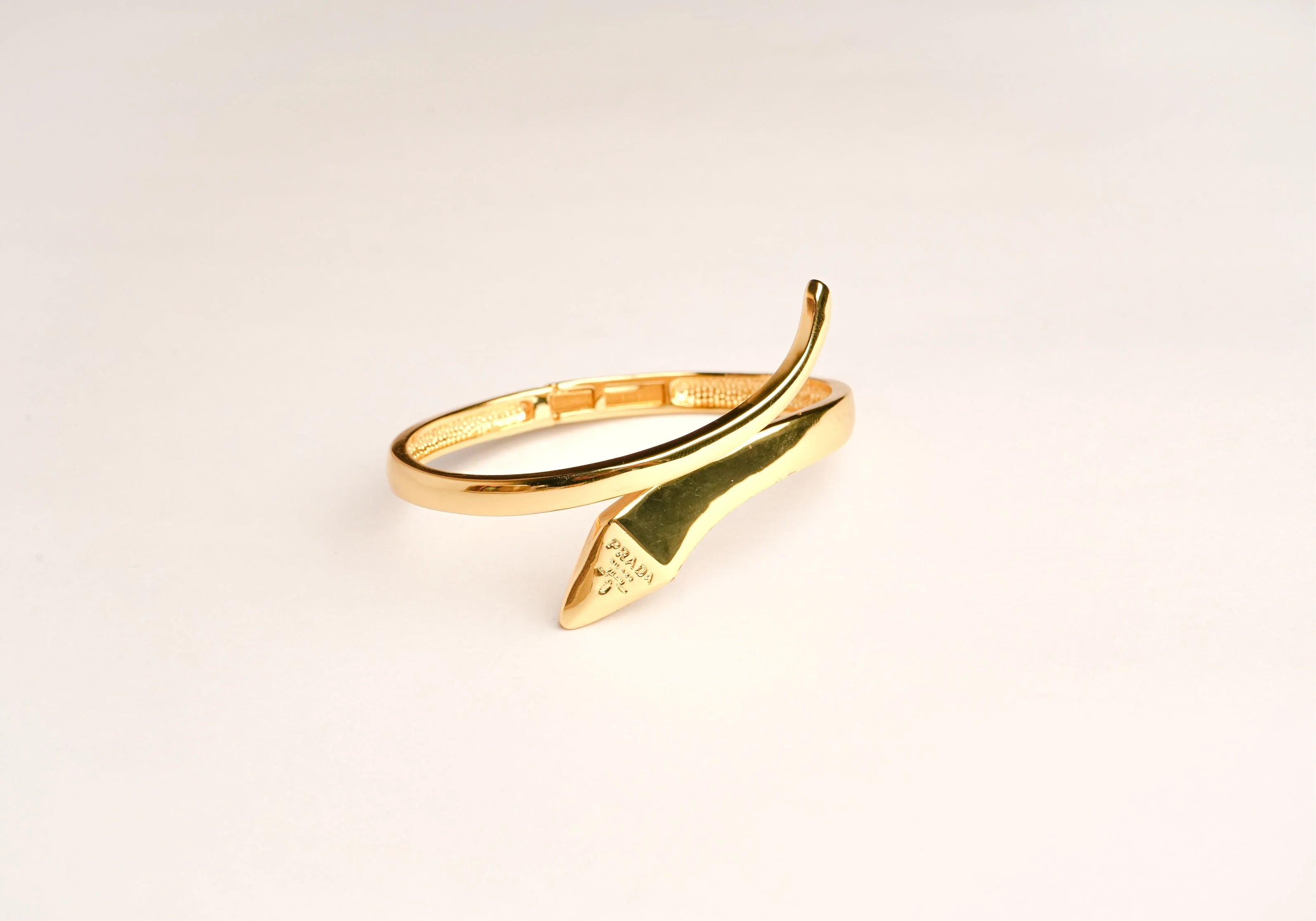 Alphabet P Snake Pattern Bracelet in Gold | Luxury Fashion Statement