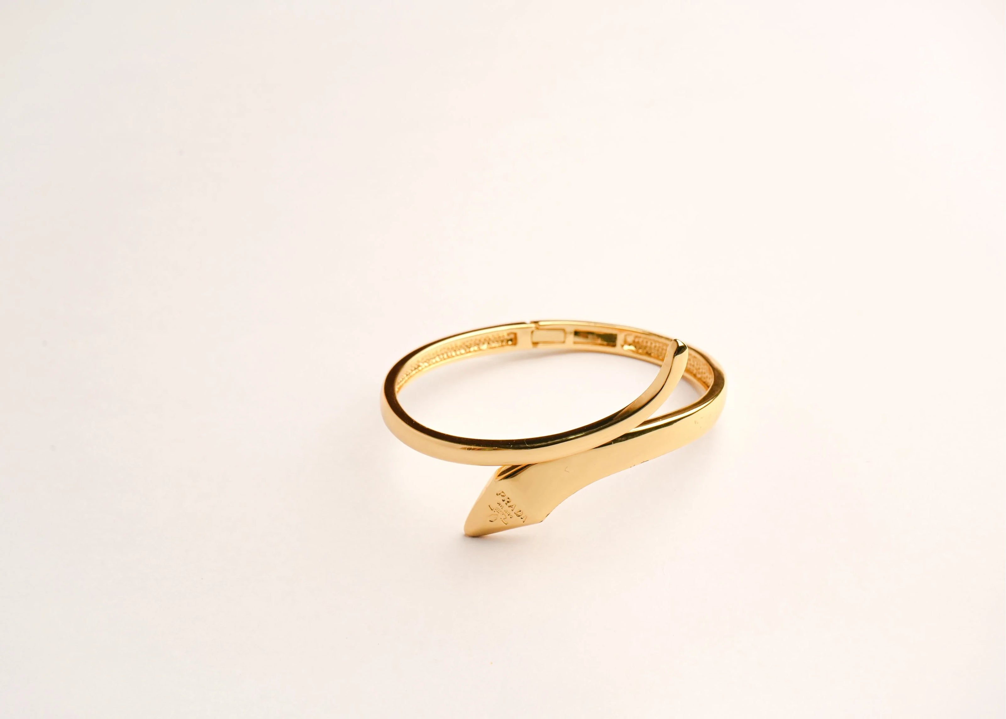 Alphabet P Snake Pattern Bracelet in Gold | Luxury Fashion Statement