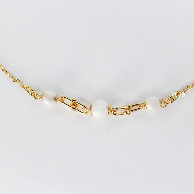 Alphabet T & Co Pearl Chain in Gold