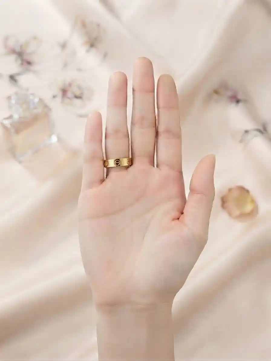 Gold plated screw pattern love band