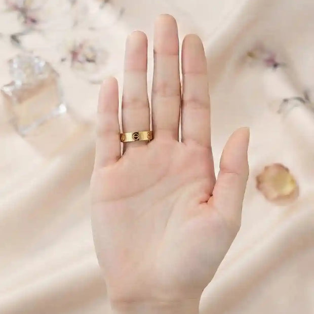 Gold plated screw pattern love band