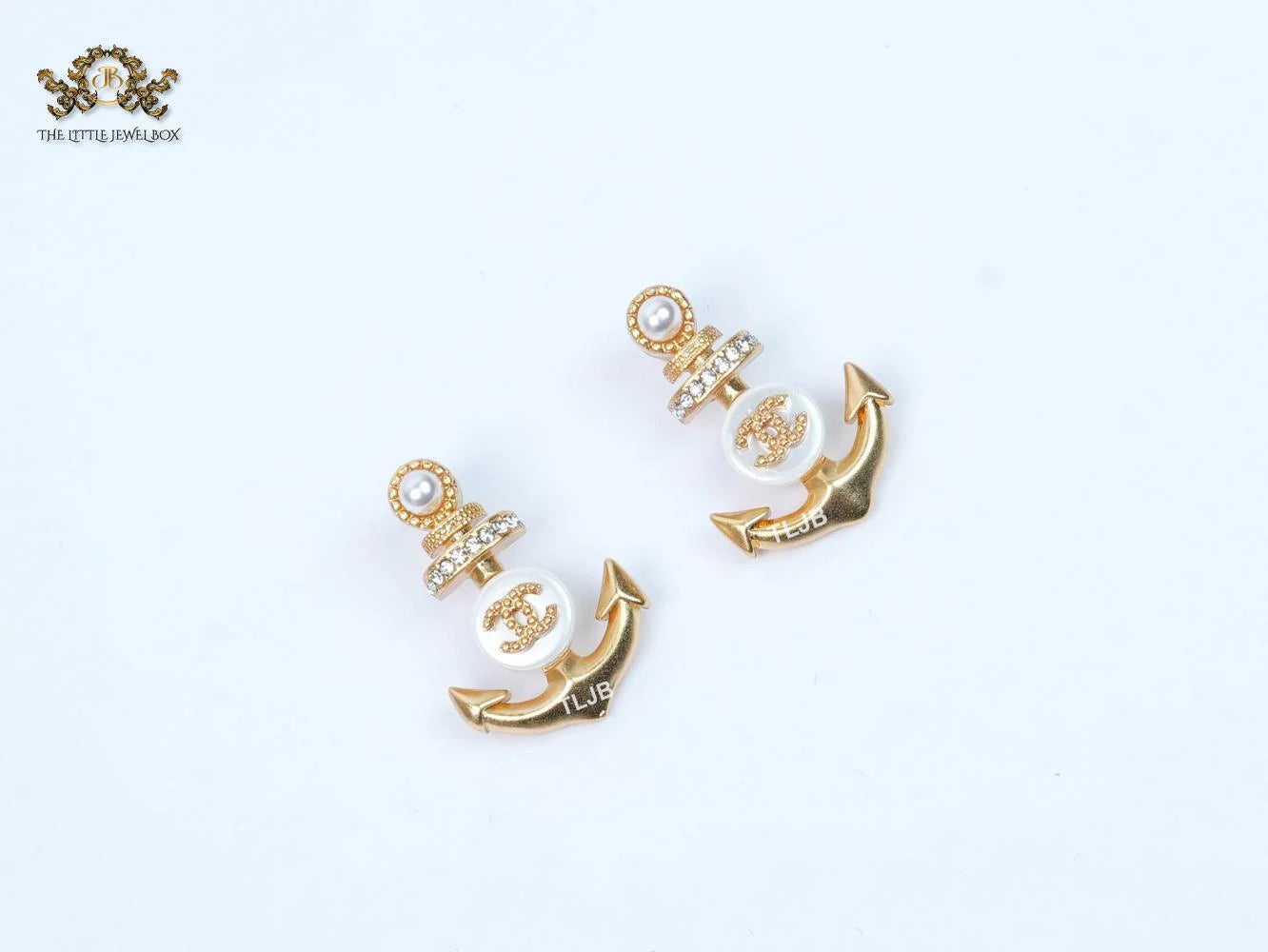 Double C anchor detailed earrings