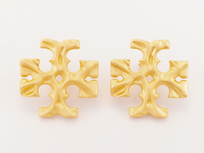 Gold earrings with T motifs matt finish clip ons