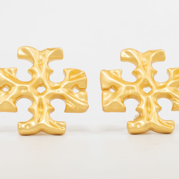 Gold earrings with T motifs matt finish clip ons