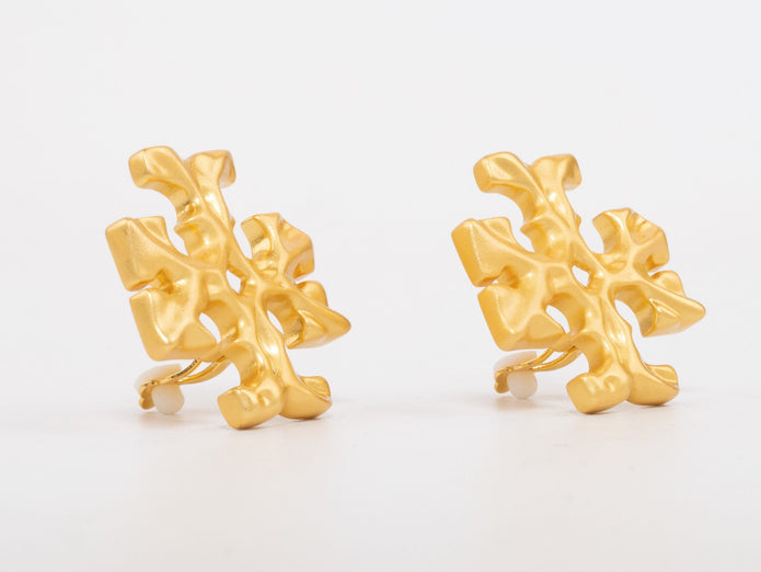 Gold earrings with T motifs matt finish clip ons