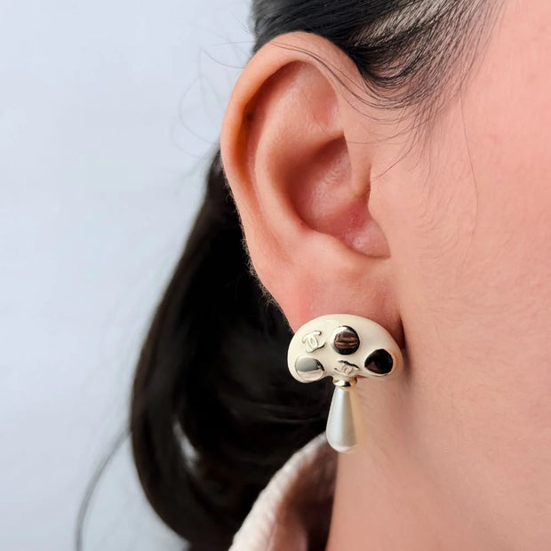 Double C White Mushroom Studs