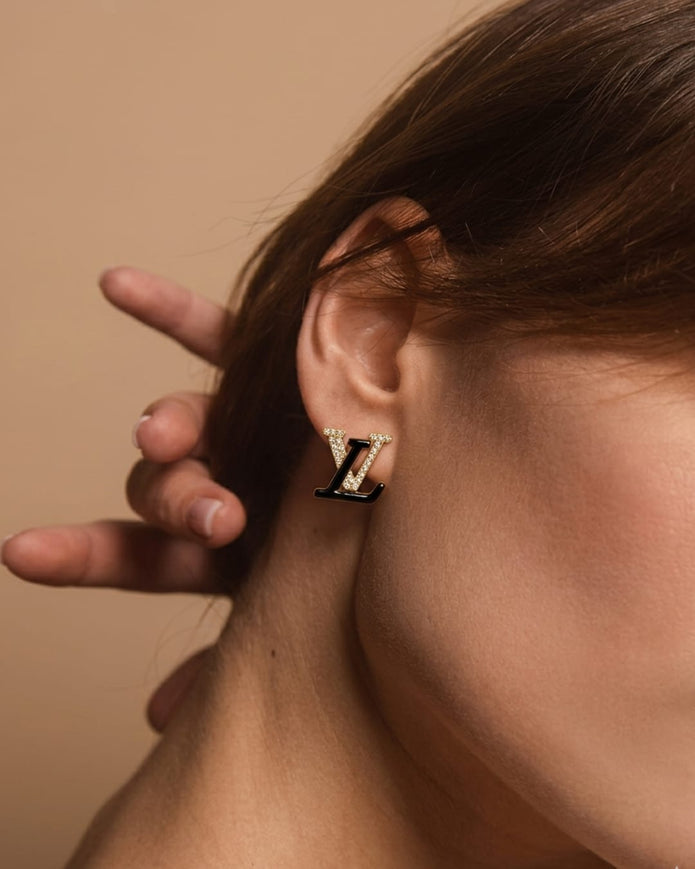alphabet LV Noir Spark earring